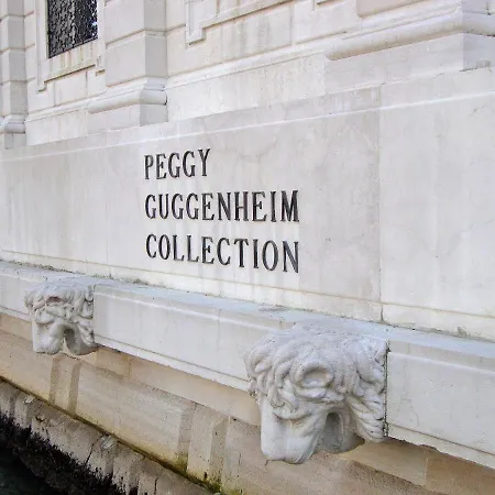 Guggenheim Next 10pax, Aircond, Wifi Venedig