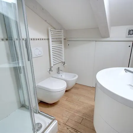 Guggenheim Next 10pax, Aircond, Wifi Apartamento