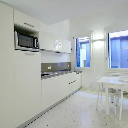 Guggenheim Next 10pax, Aircond, Wifi Lägenhet
