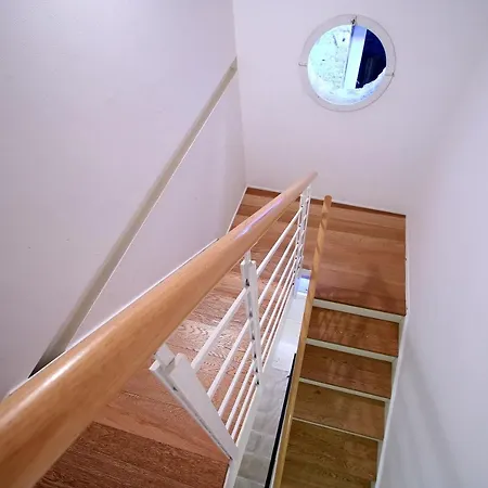 Guggenheim Next 10pax, Aircond, Wifi Lägenhet *